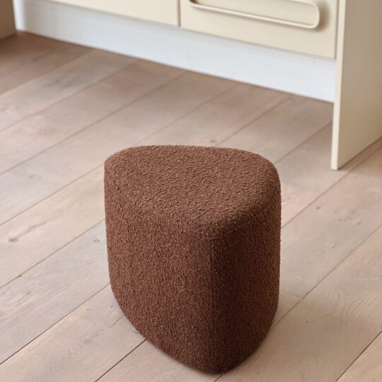 Pouf en bouclette marron