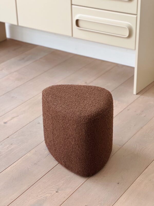 Pouf en bouclette marron