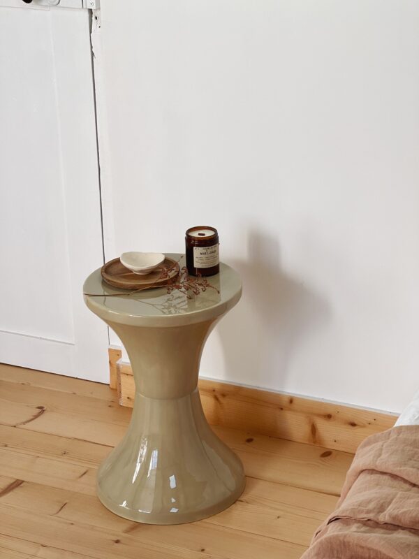Tabouret tam tam en métal beige