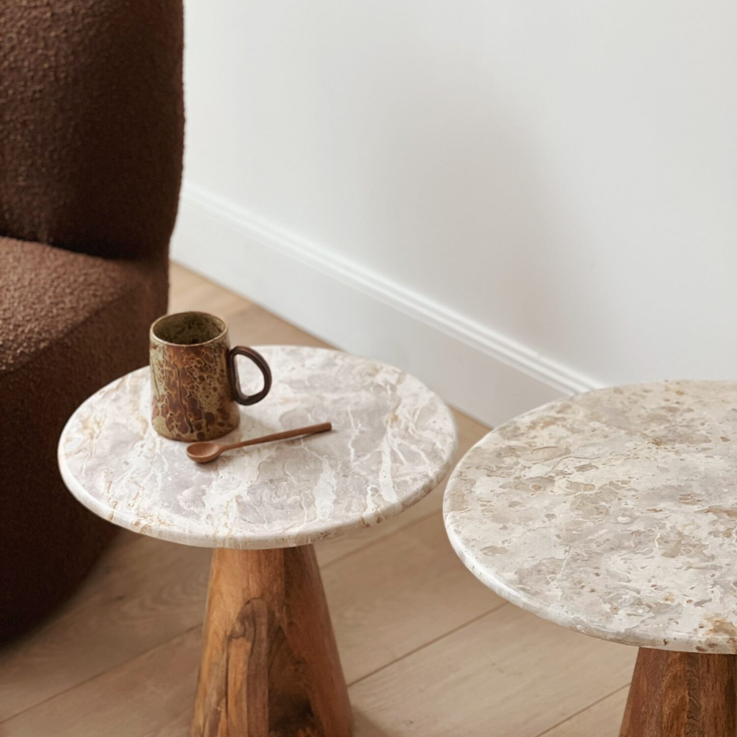 Table d'Appoint Ronde en Bois et Marbre - Sélection