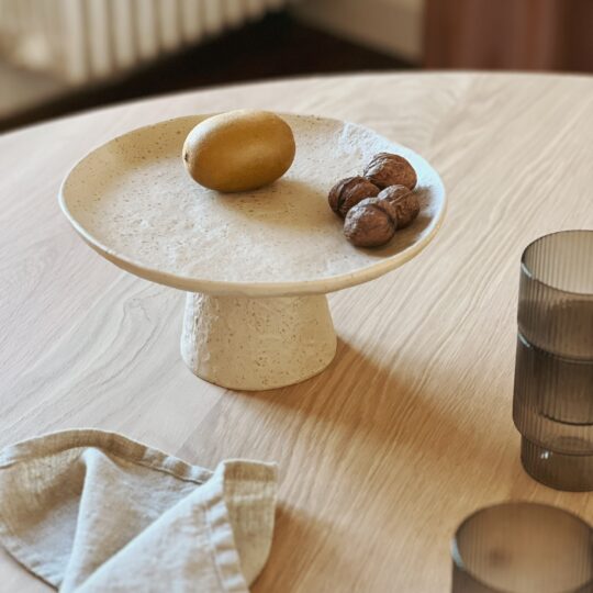 plat sur pied pour gâteau