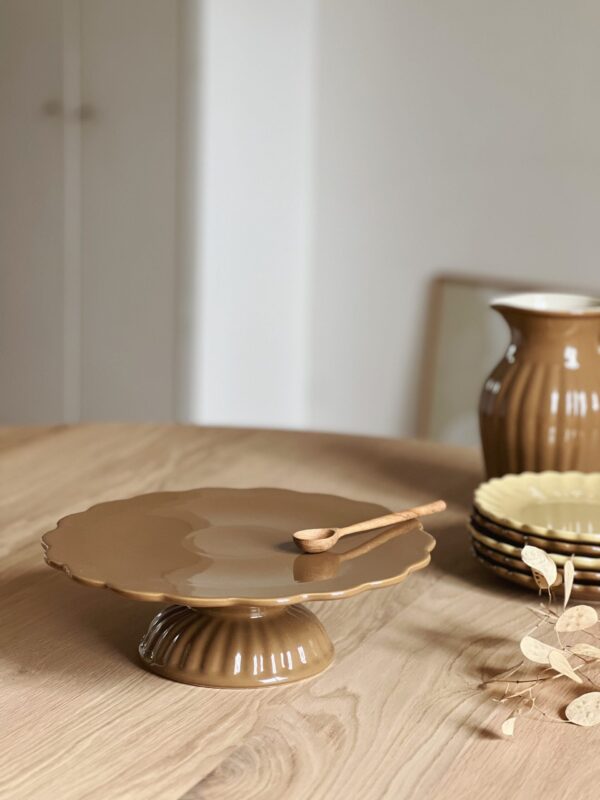 Plat à gâteaux sur pied marron
