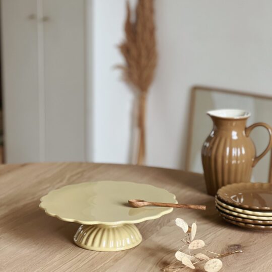 Plat à gâteaux sur pied en céramique