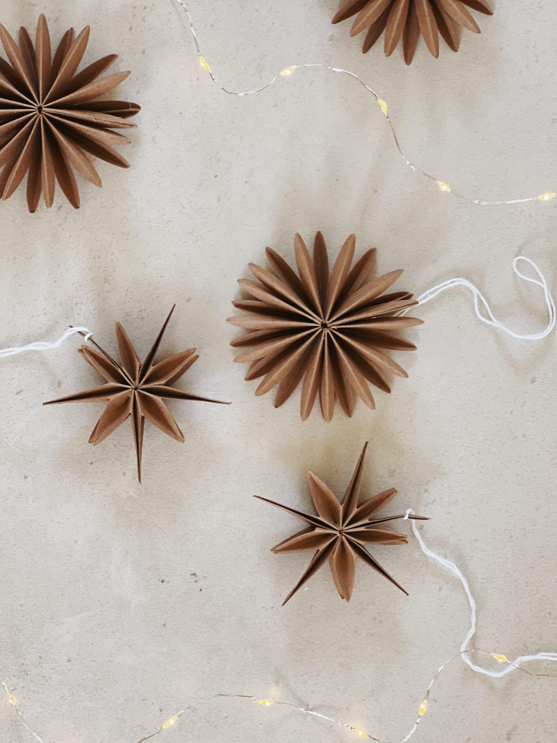 Décorations de sapin en papier