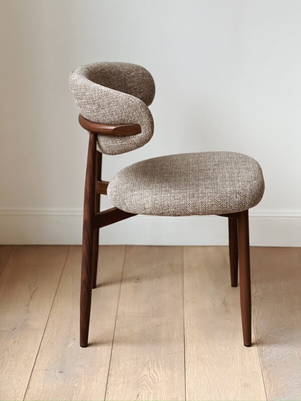 chaise scandinave en tissu