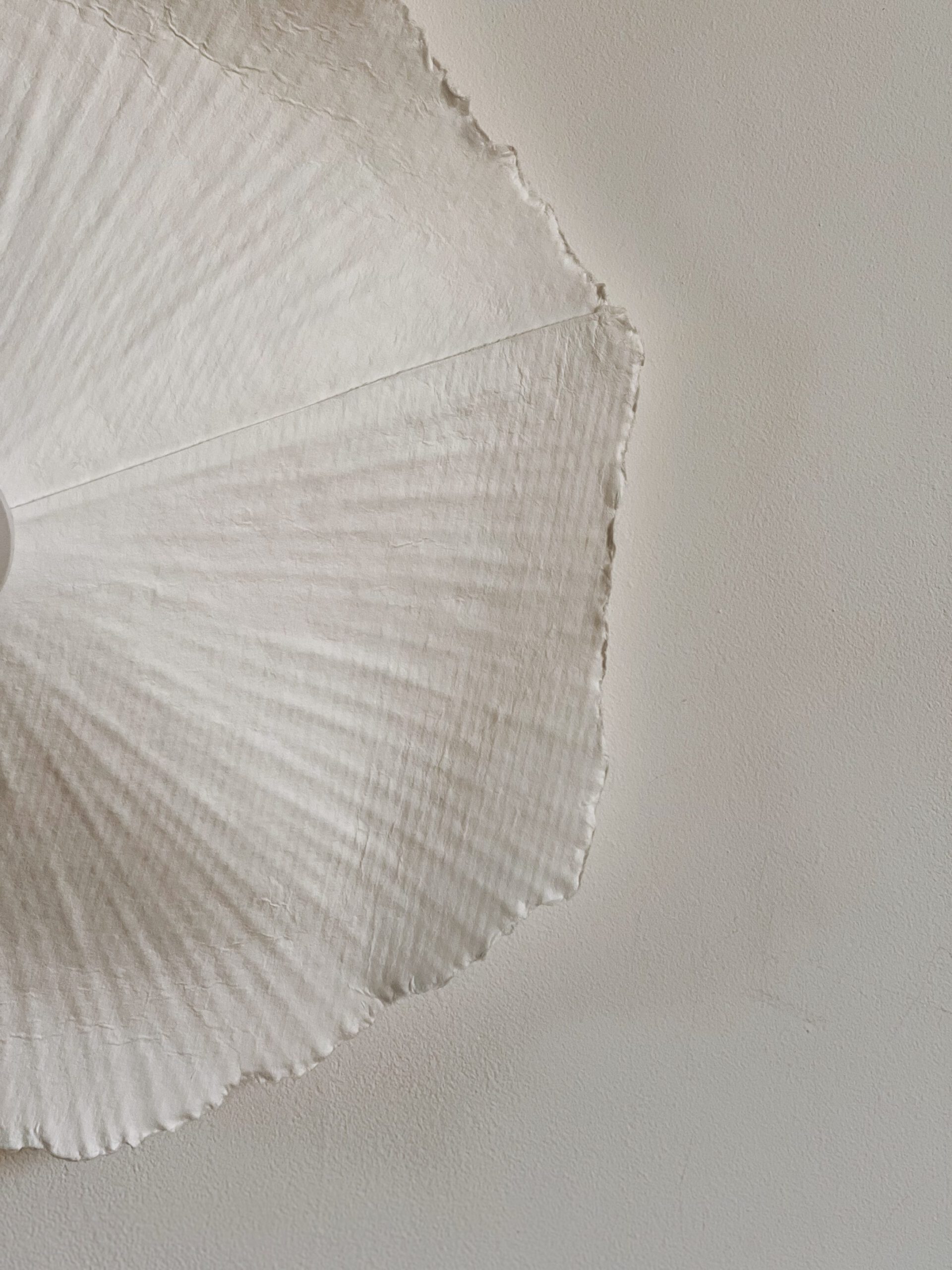 Applique murale en papier gaufré blanc