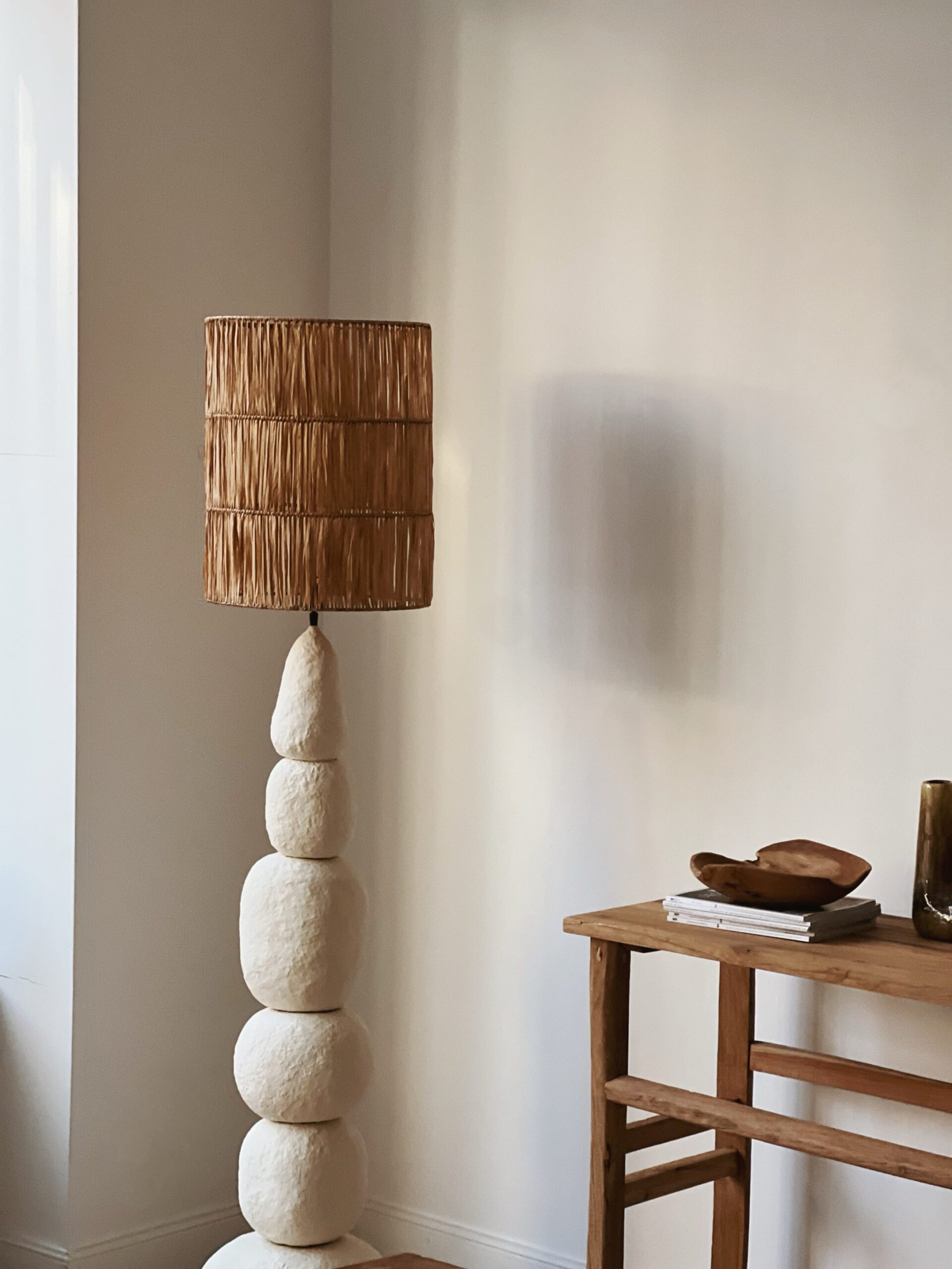 Lampadaire boule en papier mâché – Image 2