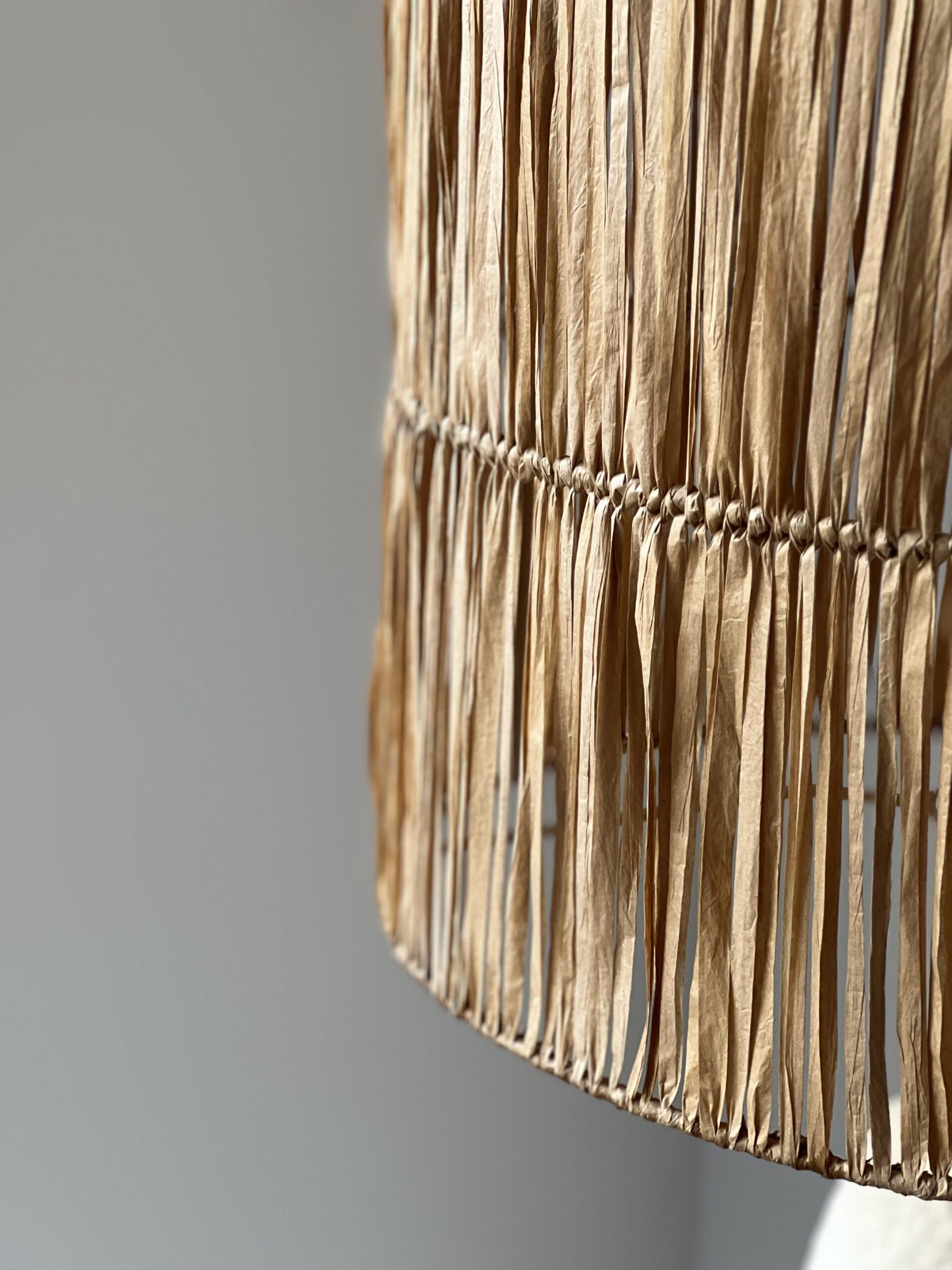 Lampadaire boule en papier mâché – Image 4
