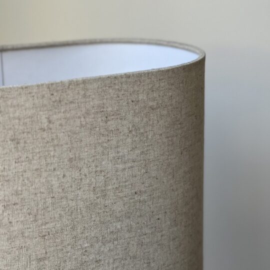 Lampadaire beige en résine