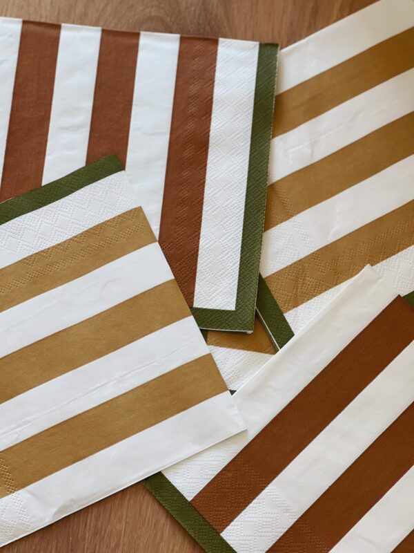 Serviettes en papier rayées