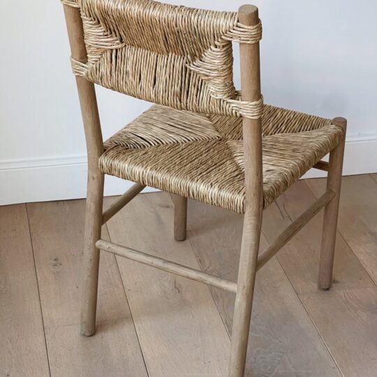 chaise en bois et rotin