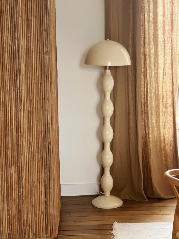 Lampadaire moderniste