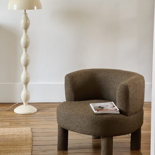 Fauteuil en tissu kaki