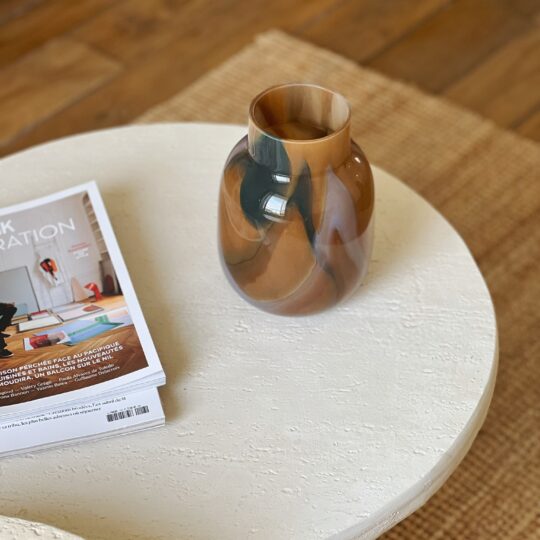 Vase en verre marron