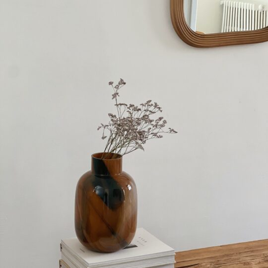 Vase en verre marron