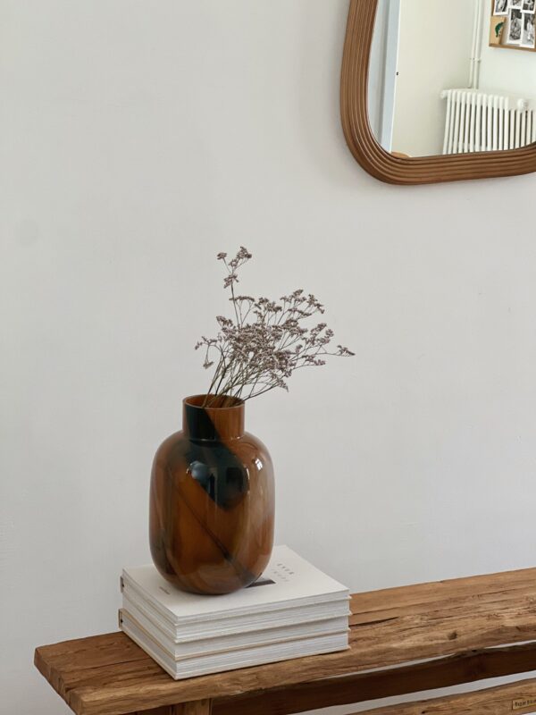 Vase en verre marron