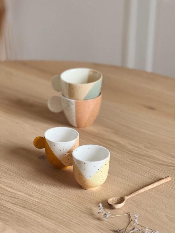 Tasses colorées