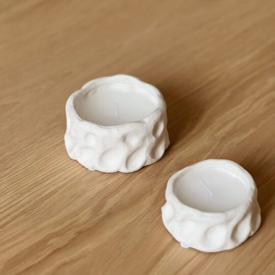 Bougie en céramique relief blanc