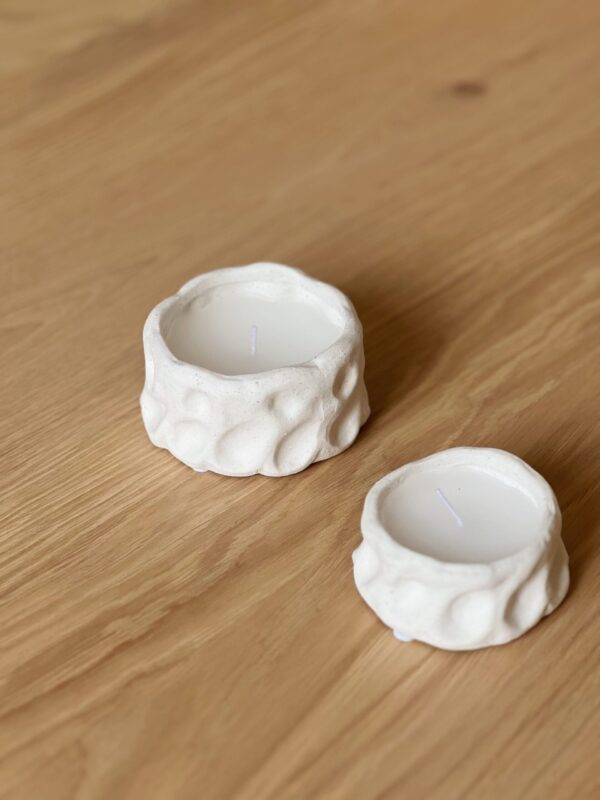 Bougie en céramique relief blanc