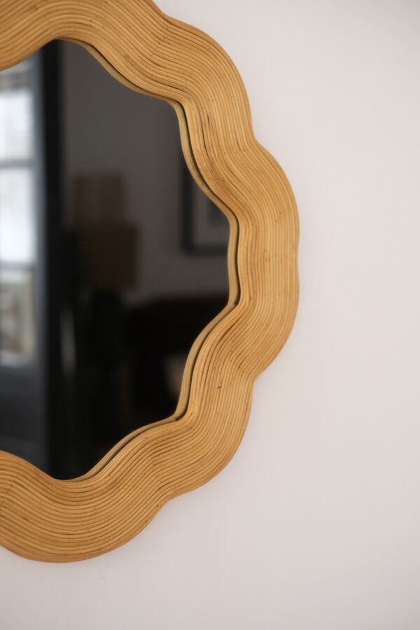 miroir ondulé en rotin