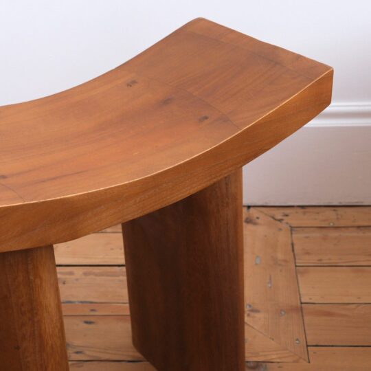 Tabouret japonais incurvé