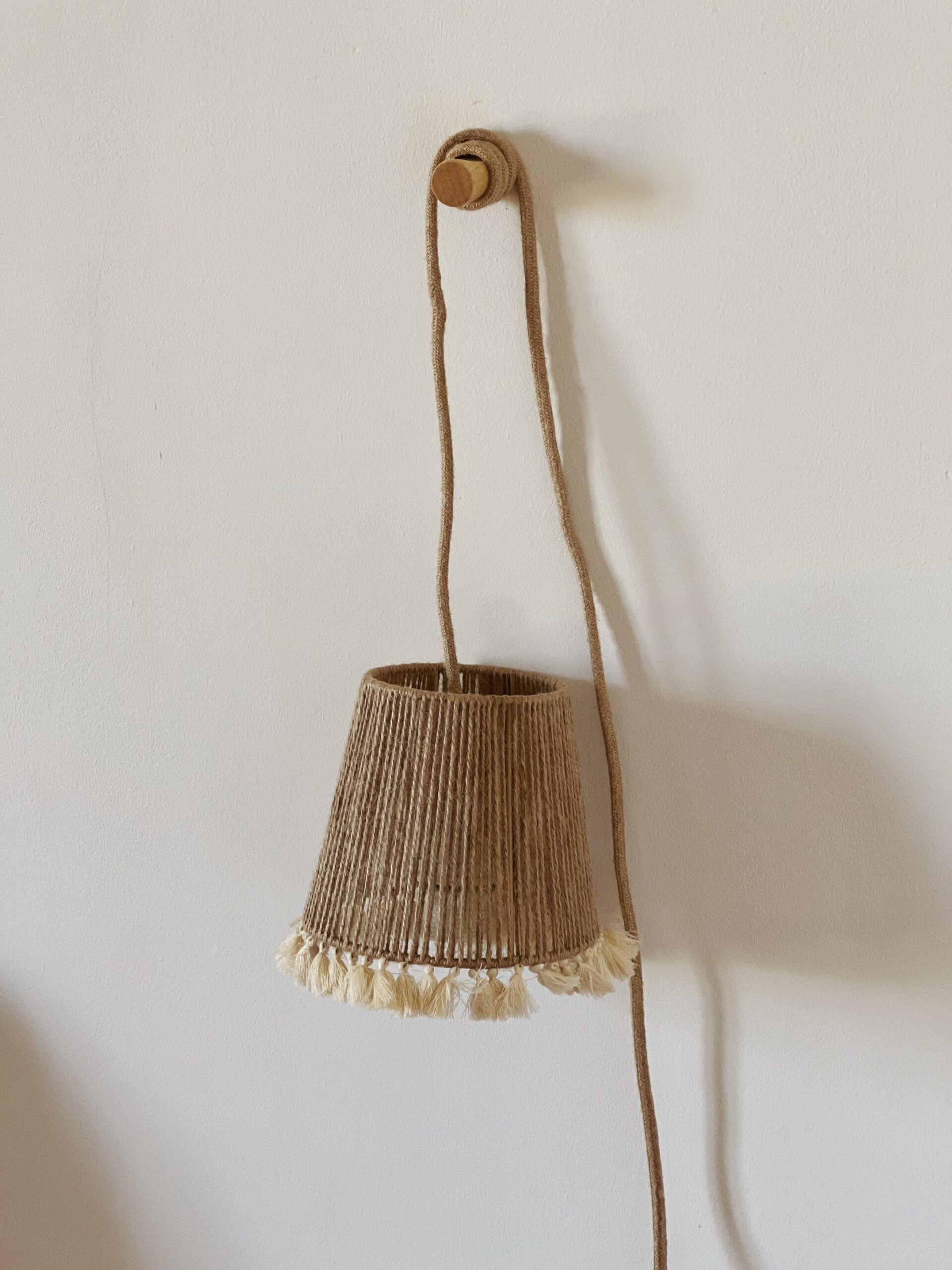 Suspension pompons