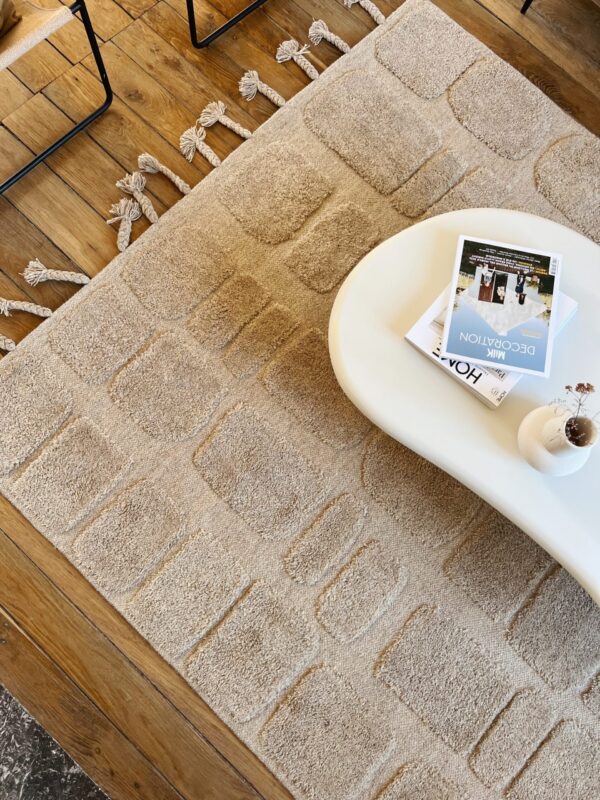 Tapis laine beige à motifs