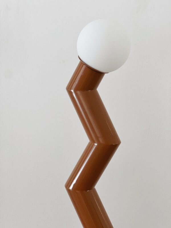 Lampadaire design métal détail