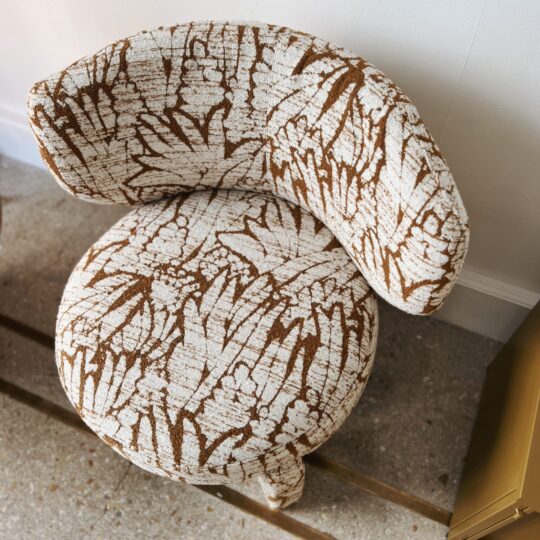 Fauteuil design imprimé fleuri