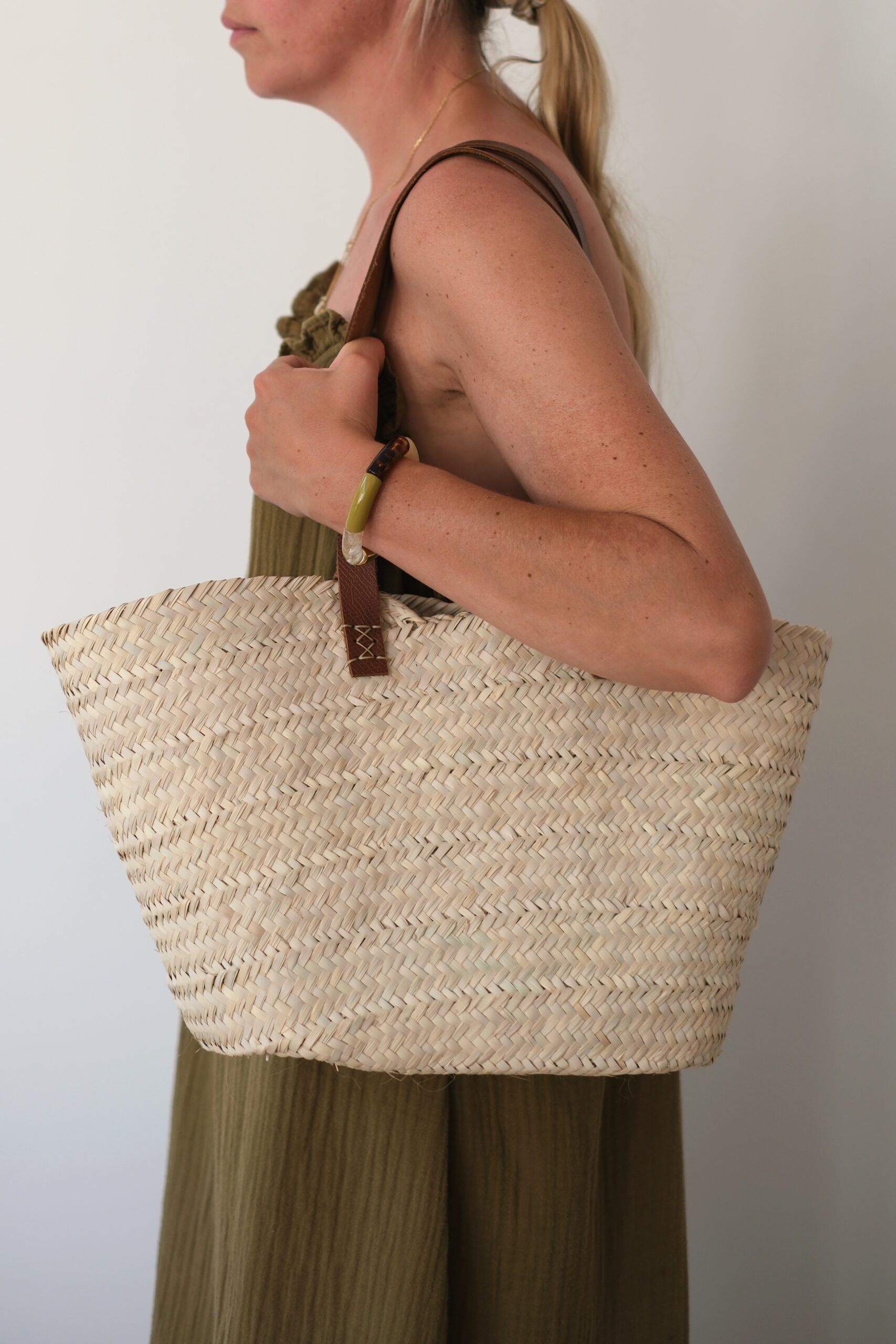 panier avec anse en cuir