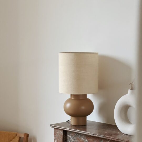 Lampe en céramique marron – Image 1