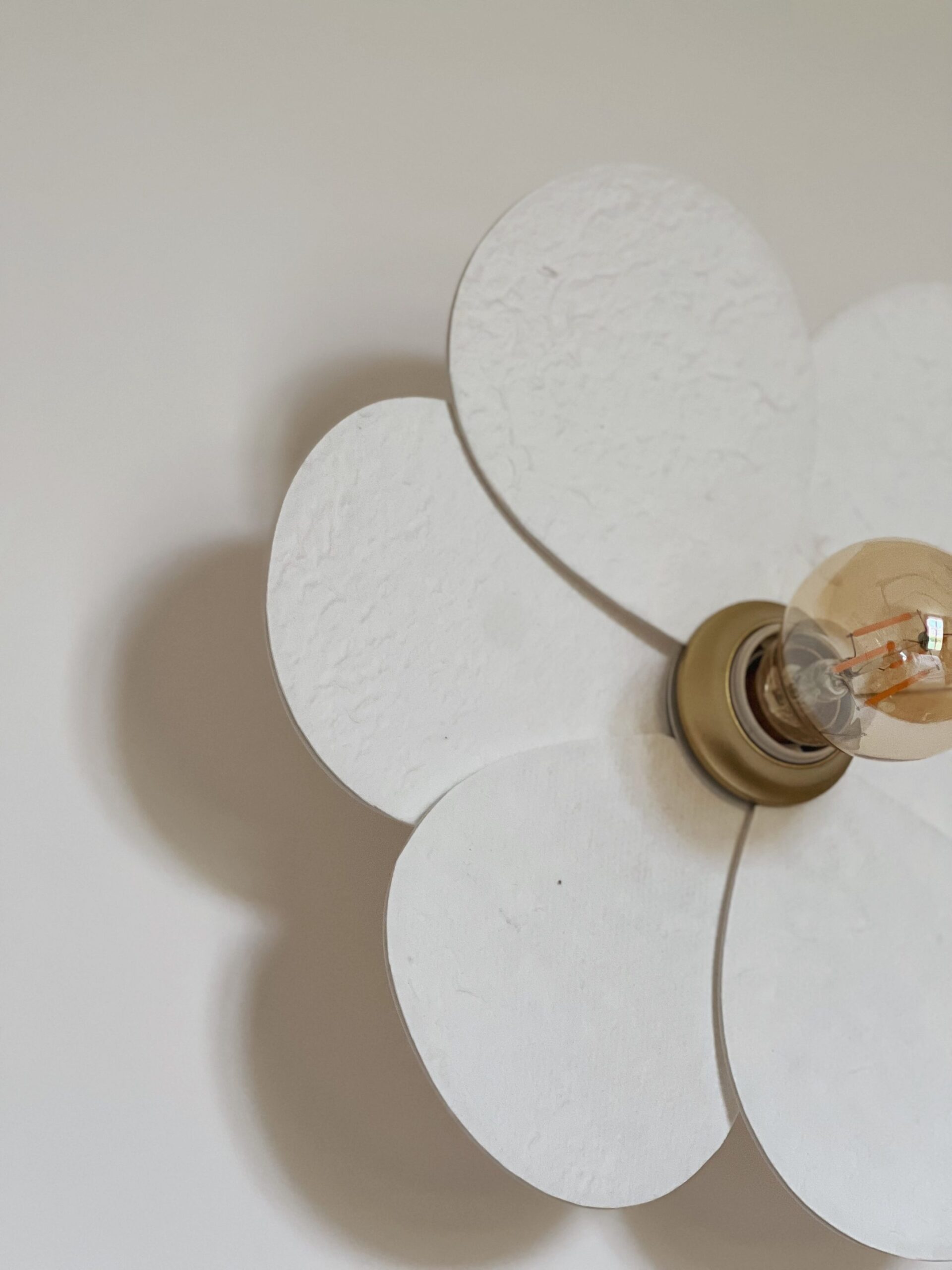 Applique murale Fleur en papier mâché
