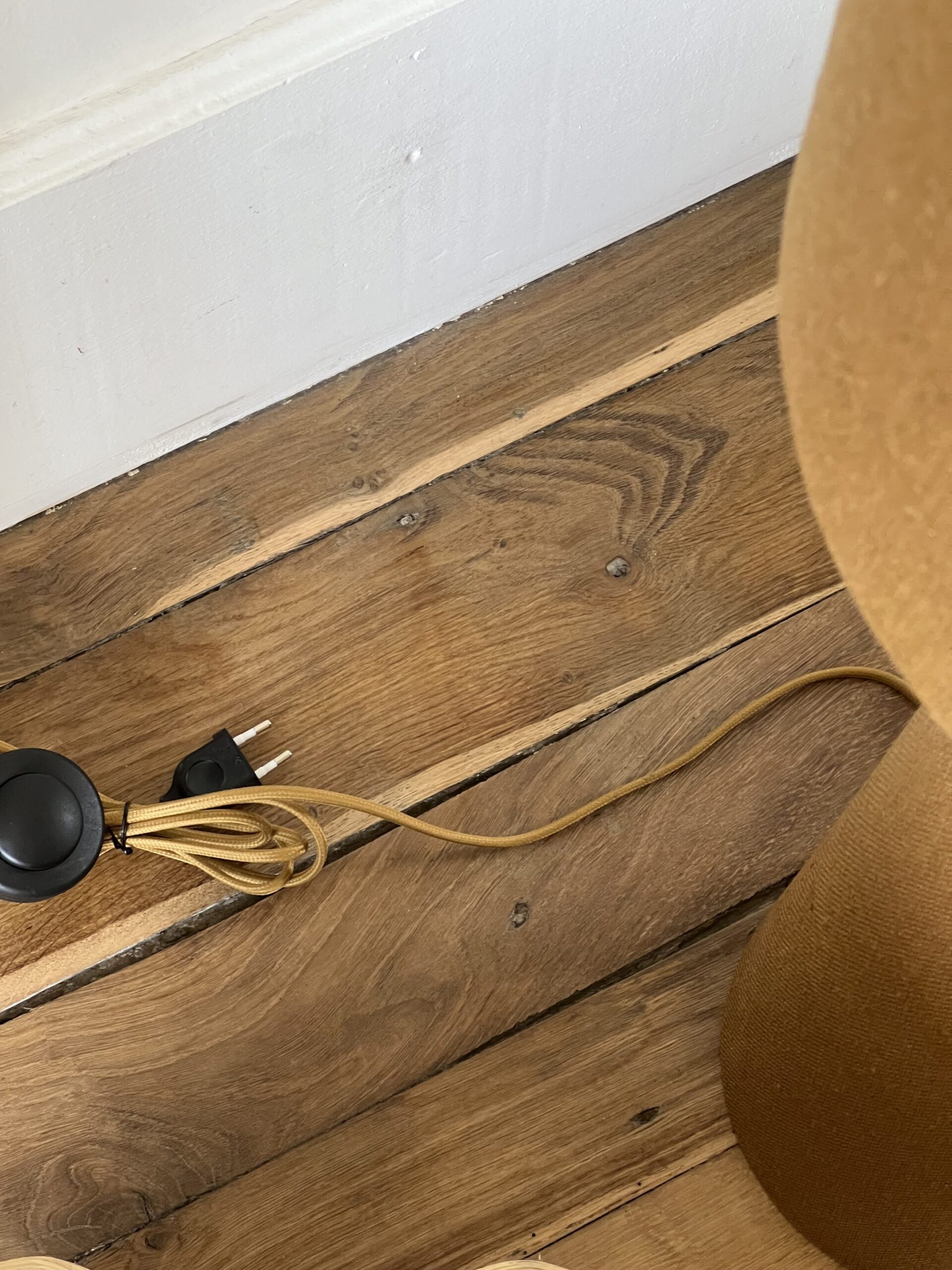 Lampe de sol en tissu bouclette – Image 2