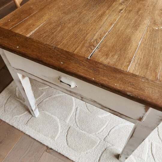 Table de ferme vintage en bois massif - pieds blancs – Image 4