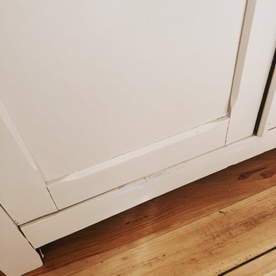 Armoire enfant vintage en bois – Image 7