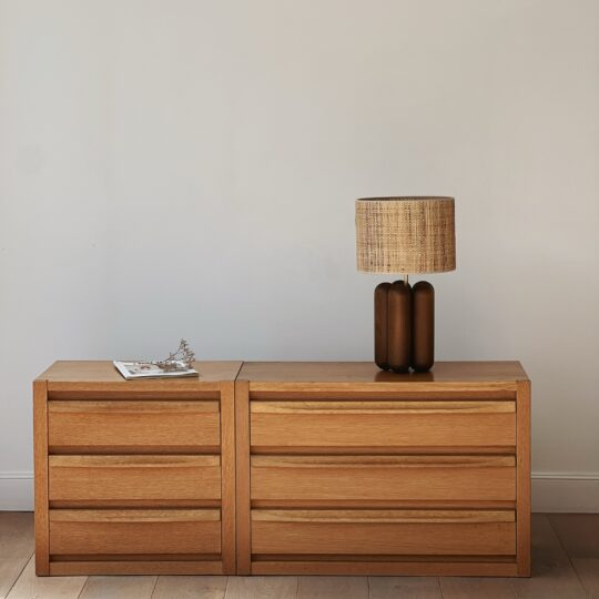 Meuble bas en bois à tiroirs – Image 2