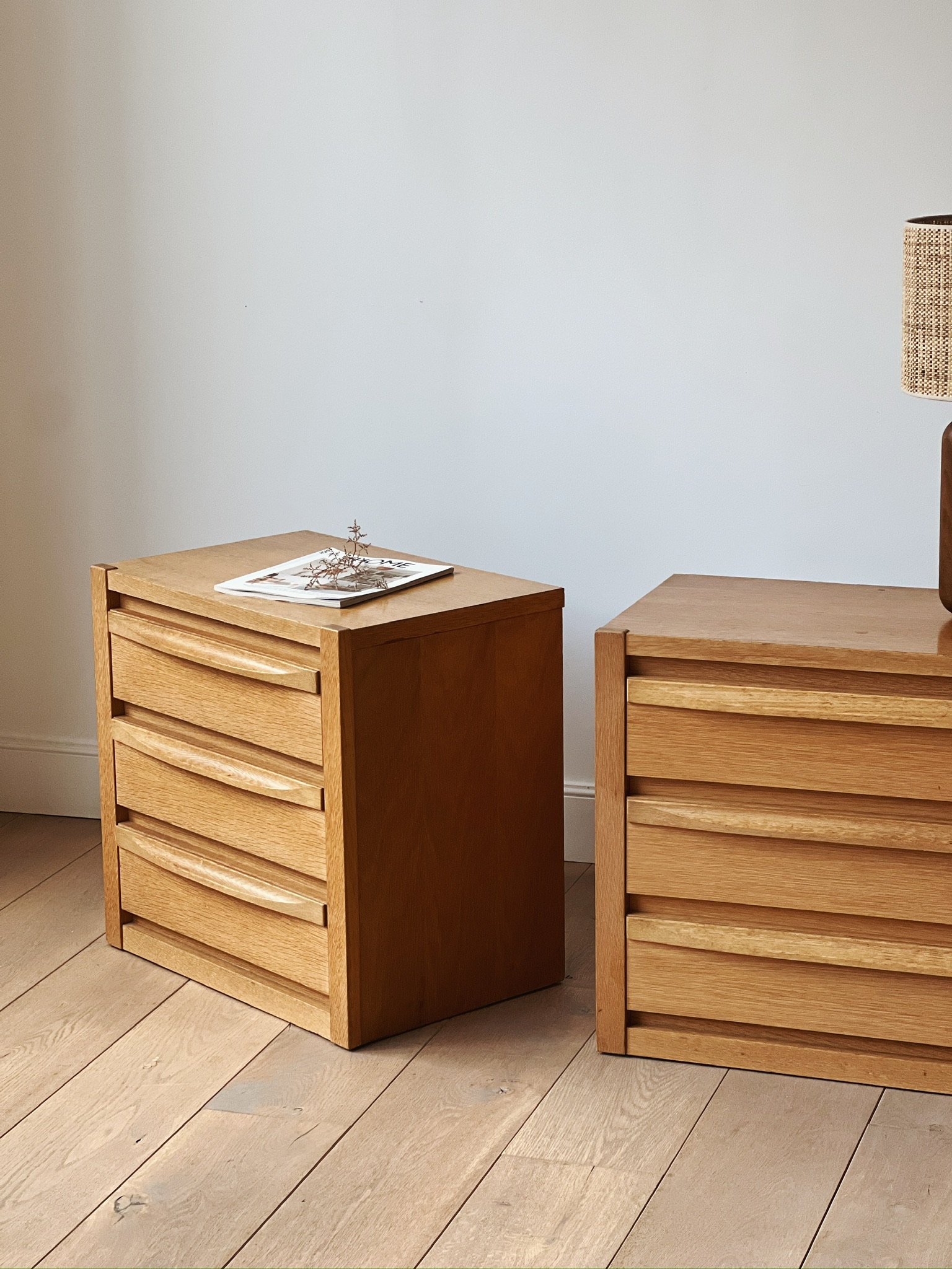 Meuble bas en bois à tiroirs – Image 3