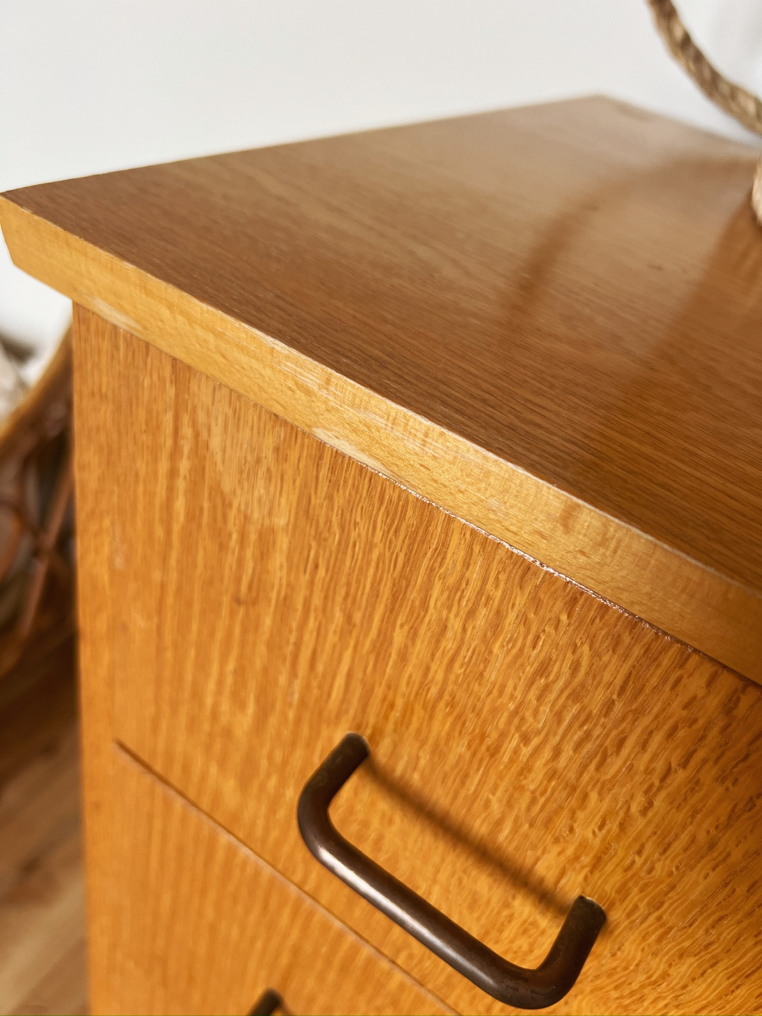 Commode vintage en bois 4 tiroirs – Image 3
