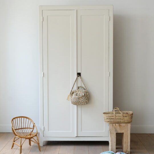 armoire vintage
