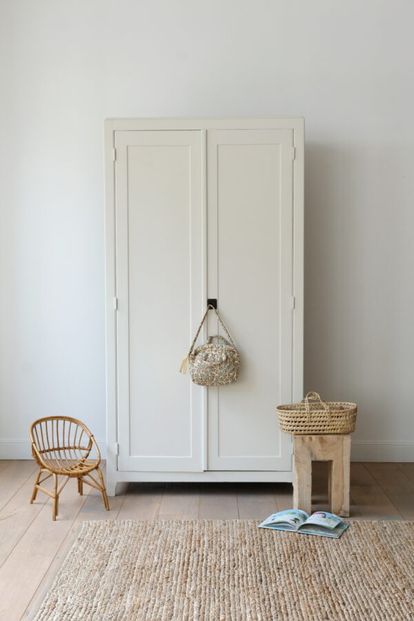 armoire vintage