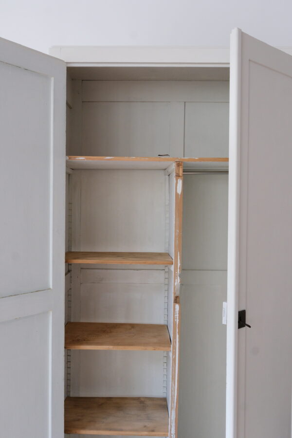intérieur armoire vintage