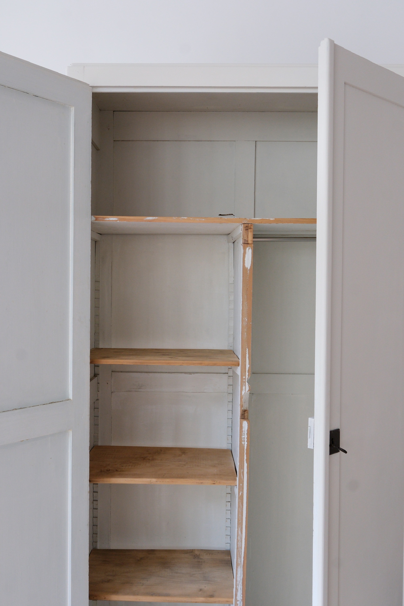 intérieur armoire vintage