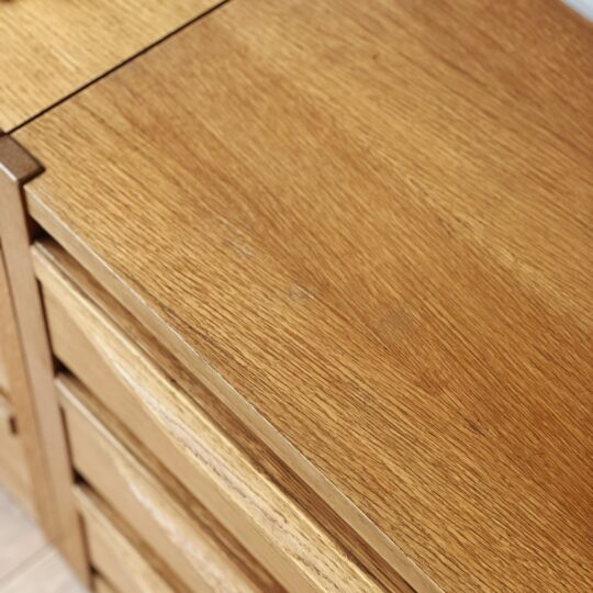 Meuble bas en bois à tiroirs – Image 6