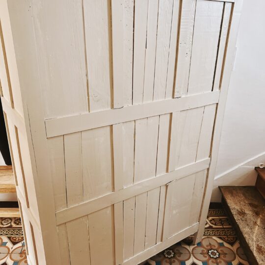 Armoire enfant vintage en bois – Image 6