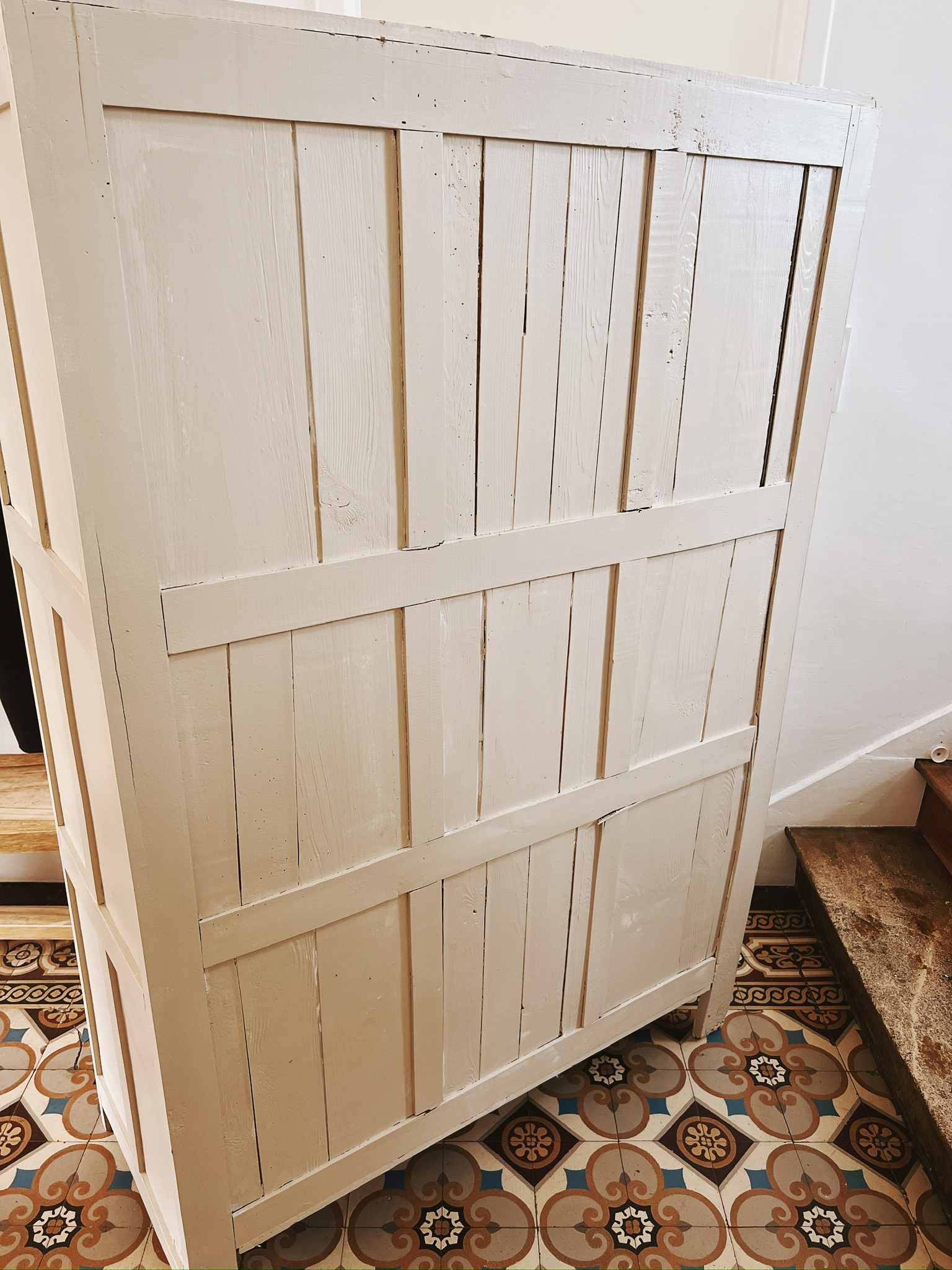 Armoire enfant vintage en bois – Image 6