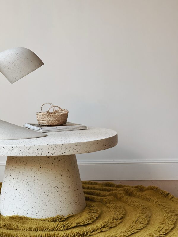 Table basse ronde en terrazzo