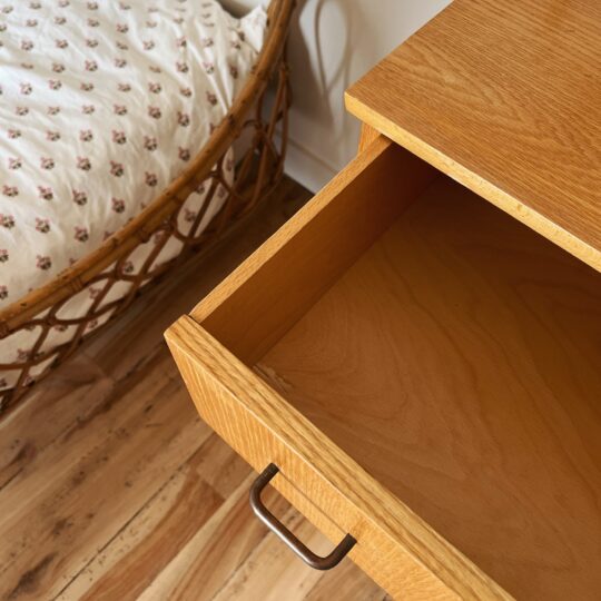 Commode vintage en bois 4 tiroirs – Image 4