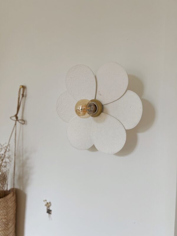 Applique murale Fleur en papier mâché