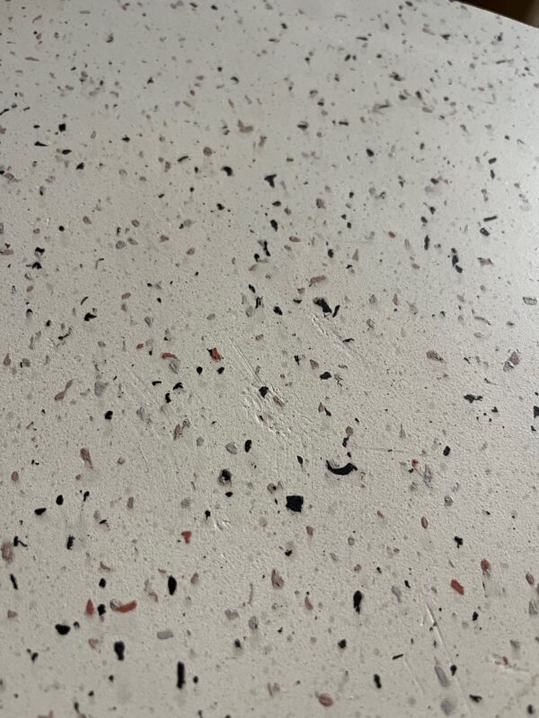 Table basse ronde en terrazzo