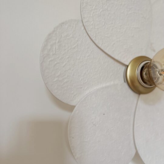 Applique murale Fleur en papier mâché – Image 2